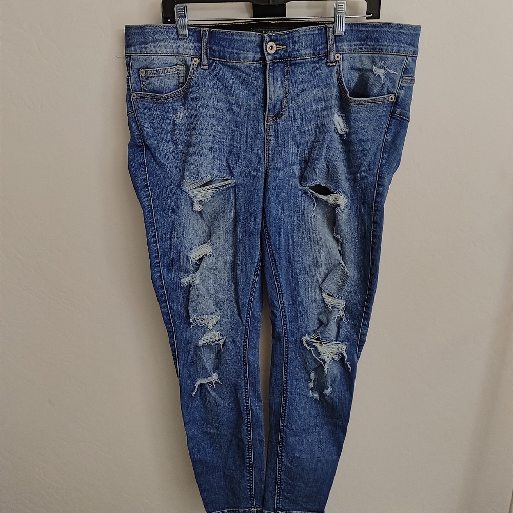 68 Torrid Distressed Blue Jeans Women's Size 16R